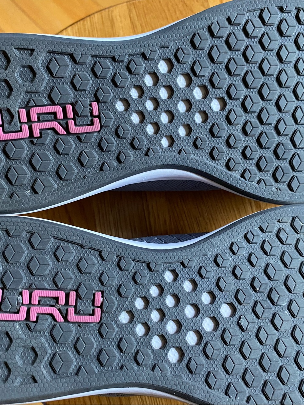 Kuru Slip-On Knit Sneakers in Gray with Pink Accent women’s sz 8 1/2 like new - Picture 8 of 11